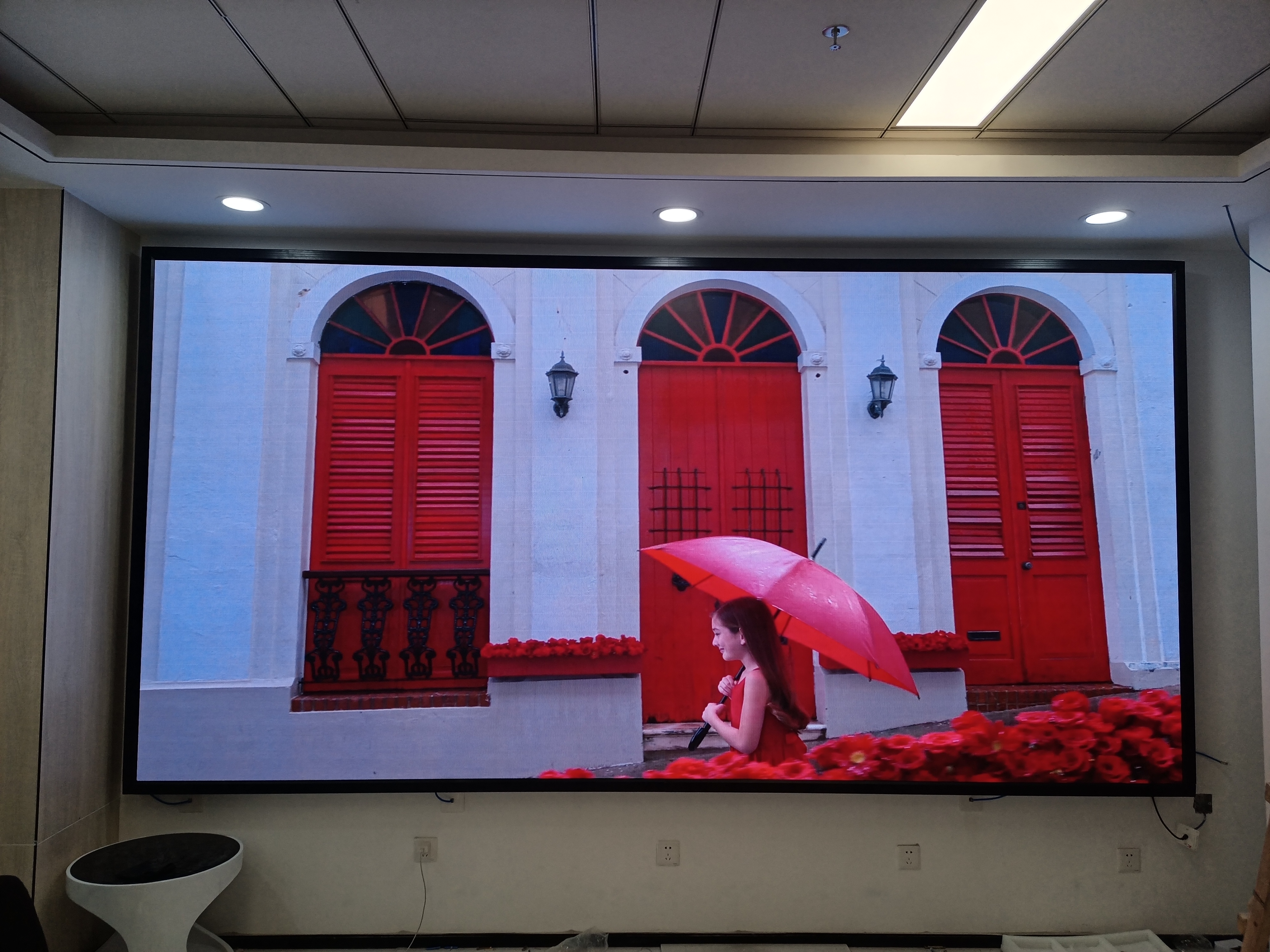 P2.0小間距LED顯示屏-壁掛支架安裝-浙江省杭州市西湖區安裝展示